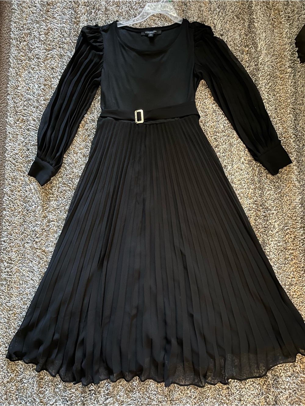 New Elegant Black Pleated Long-Sleeve Midi Dress with Belt